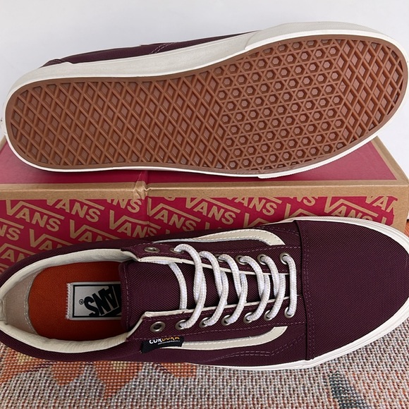 Vans Men’s Old Skool
Cordura Port Royale/Marsh
VN0A4BW2DOQ
Sneakers - Picture 3 of 16